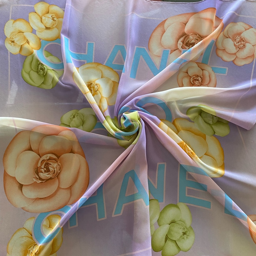 Immaculate CHANEL Silk Scarf